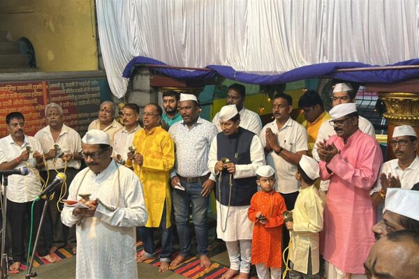 सावंतवाडी विठ्ठल मंदिरात आमदार दिपक केसरकर यांच्या हस्ते पांडुरंगाचे पूजन व आरती