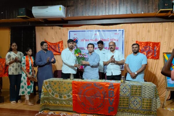 विद्यार्थ्यांनी भविष्यात कोणत्या क्षेत्रात प्रगती होणार आहे याकडे लक्ष ठेवावे पालकमंत्री नितेश राणे यांचे प्रतिपादन