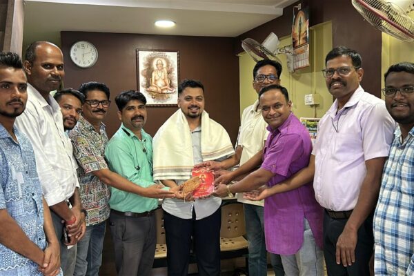 युवा पत्रकार सिद्धेश सावंत यांचा व्हॉइस ऑफ मीडियाकडून स्नेह सत्कार