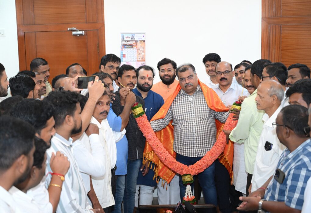 सिंधुदुर्गातील शेतकऱ्यांनी भाजप प्रदेशाध्यक्ष मा. रवींद्र चव्हाण यांचा भव्य सत्कार केला.